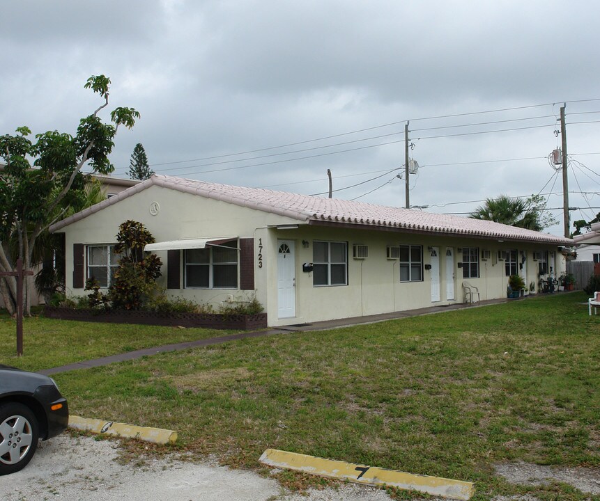 1723 Lee St in Hollywood, FL - Building Photo