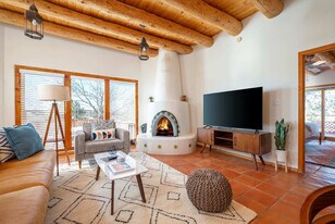 6 Fonda Way, Unit ID1313830P in Santa Fe, NM - Building Photo