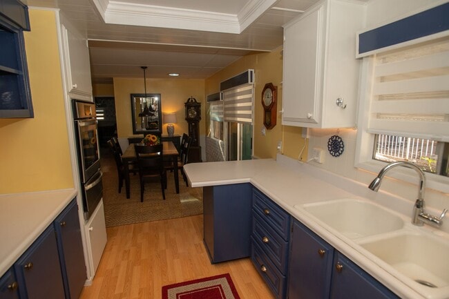 8975 Lawrence Welk Dr in Escondido, CA - Building Photo - Building Photo