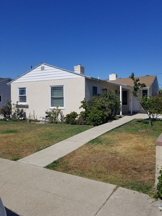 8412 Glider Ave, Unit 8412 in Los Angeles, CA - Foto de edificio - Building Photo