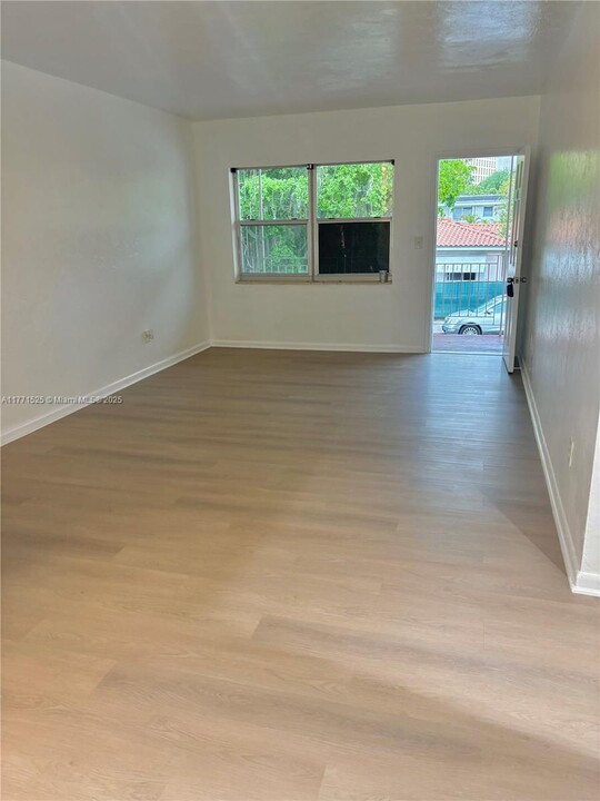 15 Alhambra Cir in Coral Gables, FL - Building Photo