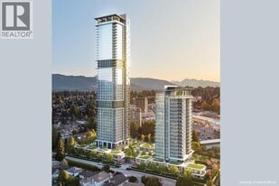 720 Farrow St in Coquitlam, BC - Building Photo