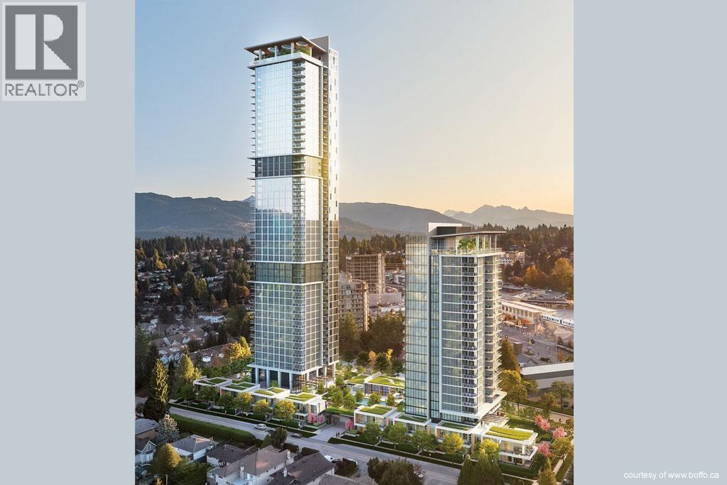 720 Farrow St in Coquitlam, BC - Building Photo