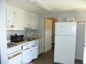85 Boston Post Rd in Waterford, CT - Building Photo - Building Photo