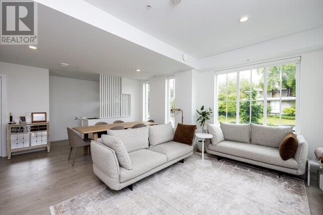 property at 918 W 49th Ave