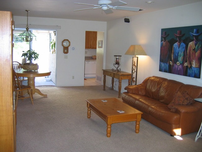 4564 Beverly Glen Dr in Oceanside, CA - Building Photo - Building Photo