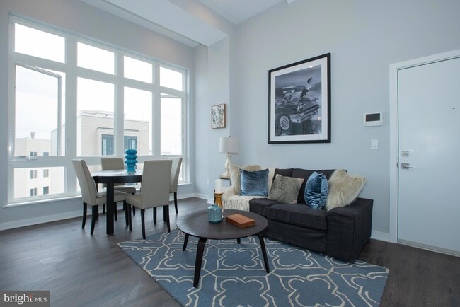 1534 Ridge Ave, Unit 301 in Philadelphia, PA - Foto de edificio - Building Photo