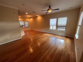 1038 E 43rd St in Austin, TX - Building Photo - Building Photo