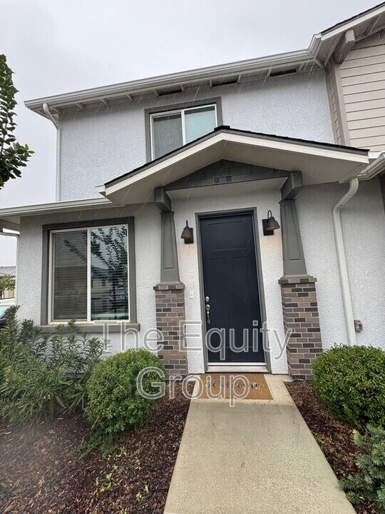 410 S Summit St in Visalia, CA - Building Photo