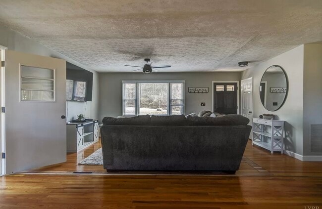 246 Poor House Rd in Rustburg, VA - Building Photo - Building Photo