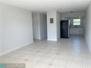 853 SE 4th Ct in Deerfield Beach, FL - Building Photo - Building Photo