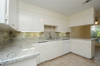 4508 Medinah Pl in Bellaire, TX - Building Photo - Building Photo