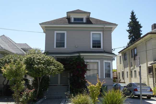 336 Lester Ave in Oakland, CA - Foto de edificio - Building Photo