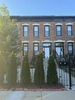 2435 W Flournoy St in Chicago, IL - Building Photo