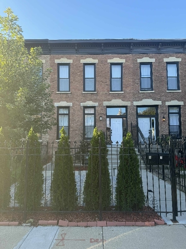 property at 2435 W Flournoy St