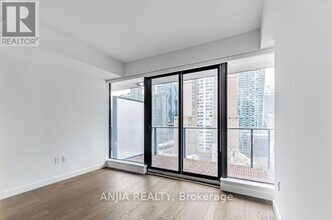 2A-112A Church St in Toronto, ON - Building Photo - Building Photo