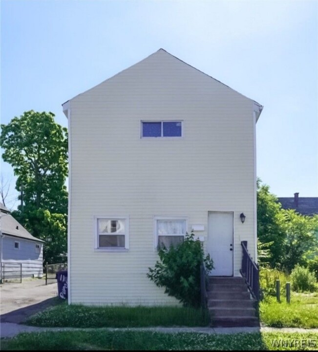 11 Dupont St in Buffalo, NY - Building Photo