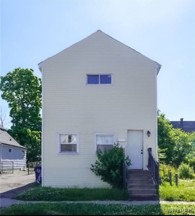 property at 11 Dupont St