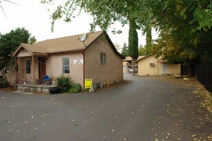 648 W 1st Ave in Chico, CA - Building Photo