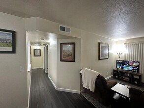 3550 Bay Sands Dr in Laughlin, NV - Foto de edificio - Building Photo