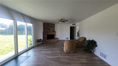 6016 Ashwood St in Bakersfield, CA - Foto de edificio - Building Photo