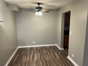 300 W Fullerton Ave in Addison, IL - Building Photo - Building Photo