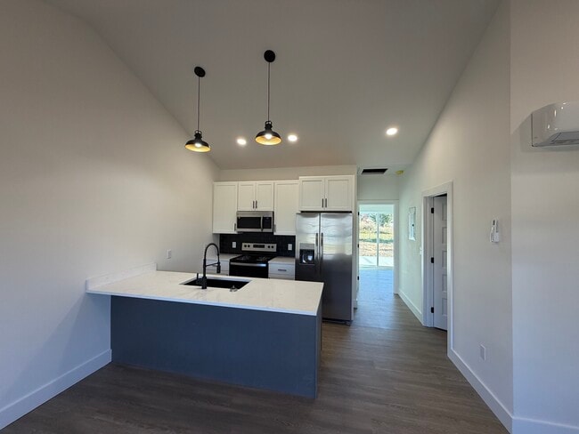 800 E Engineer St in Corbin, KY - Foto de edificio - Building Photo