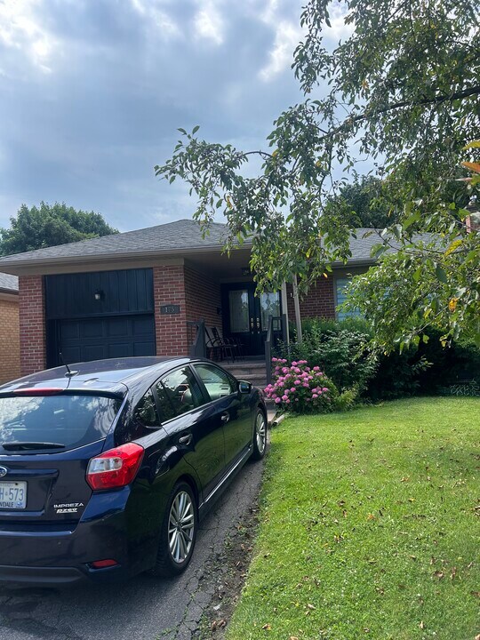 175 Searle Av in Toronto, ON - Building Photo