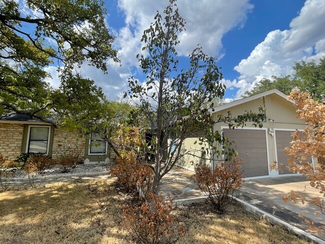property at 8906 Pineridge Dr