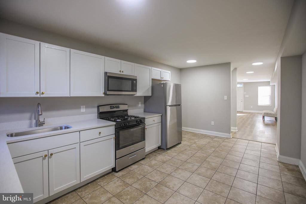 530 N Montford Ave in Baltimore, MD - Building Photo