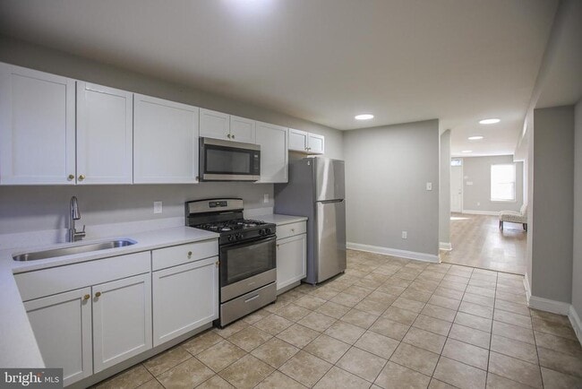 property at 530 N Montford Ave