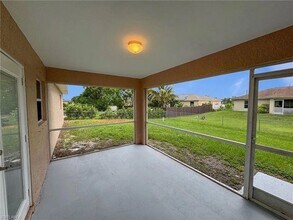 1009 Chapel Ave in Lehigh Acres, FL - Foto de edificio - Building Photo