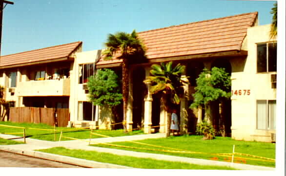 Casa Bonita Apartments in Van Nuys, CA - Building Photo - Building Photo