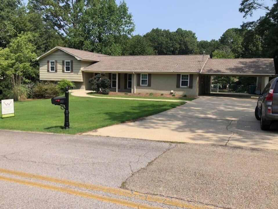 2012 Van St in Tupelo, MS - Building Photo