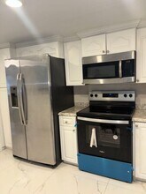 3056 Riverside Dr in Coral Springs, FL - Building Photo - Building Photo