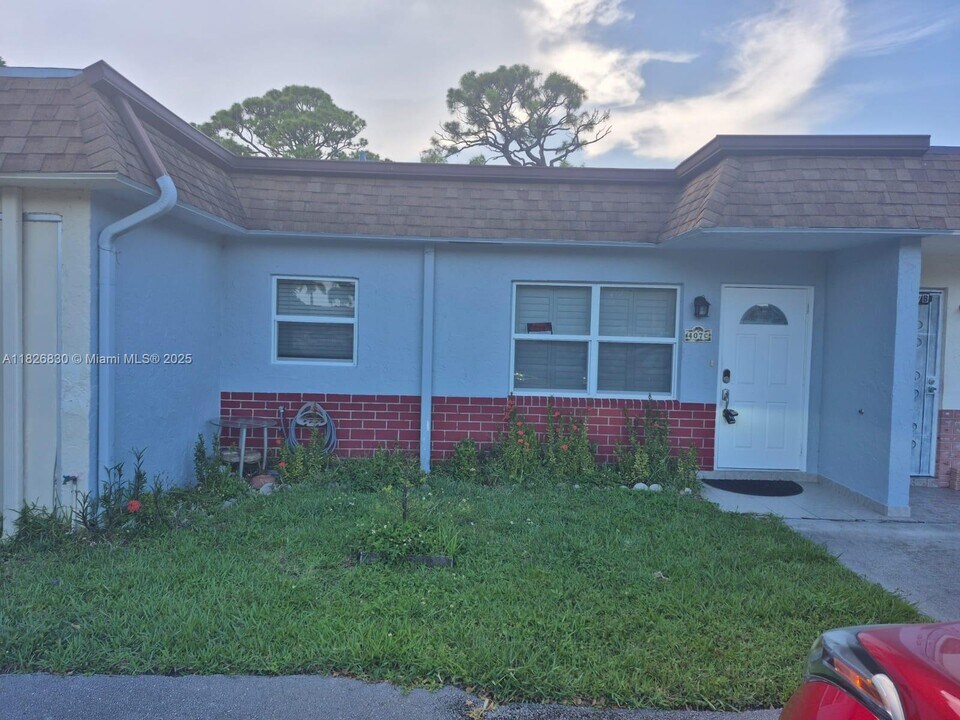 407 SW Natura Ave in Deerfield Beach, FL - Building Photo
