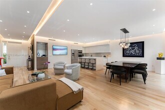 3026 NE Quayside Ln in Miami, FL - Building Photo - Building Photo