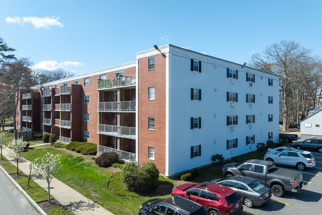 Greentree Condominium Association in South Weymouth, MA - Foto de edificio