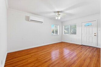 7932 Brimfield Ave, Unit 1 in Panorama City, CA - Foto de edificio - Building Photo