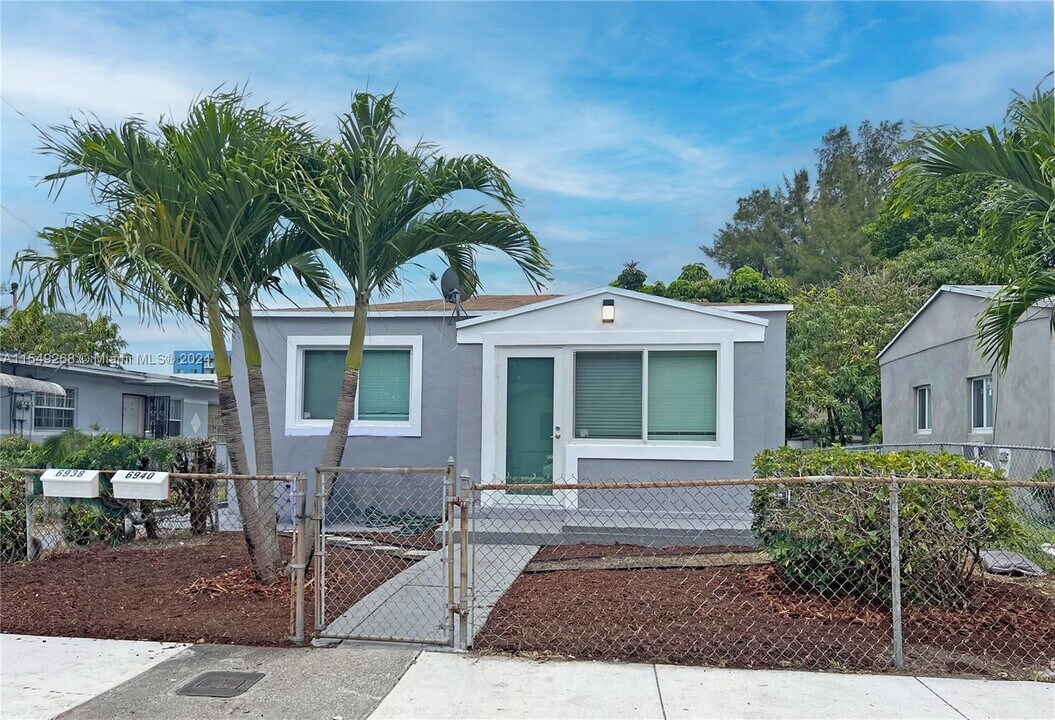6938 NW 6th Ave, Unit Front in Miami, FL - Building Photo
