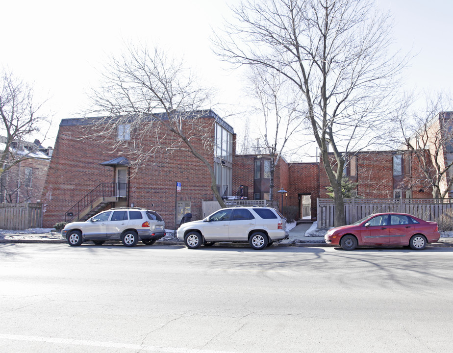 2128 N Lincoln Ave in Chicago, IL - Building Photo