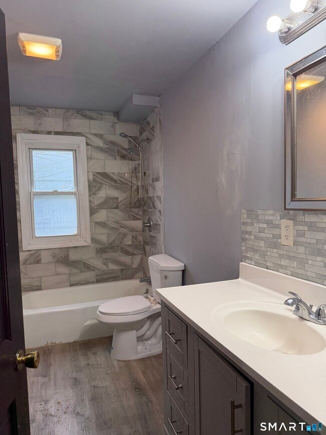 16 St Lawrence St in Manchester, CT - Building Photo - Building Photo