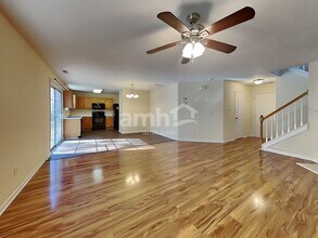 204 Cloverdale Dr in Durham, NC - Foto de edificio - Building Photo