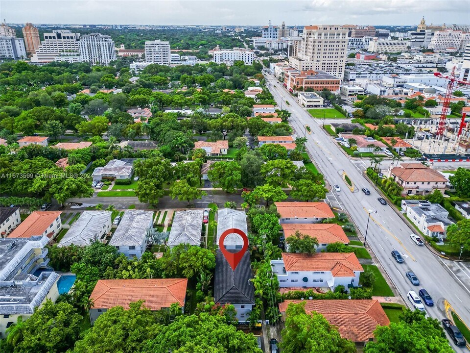 411 Santander Ave-Unit -1 in Coral Gables, FL - Building Photo