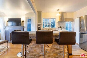 11325 Mississippi Ave in Los Angeles, CA - Foto de edificio - Building Photo