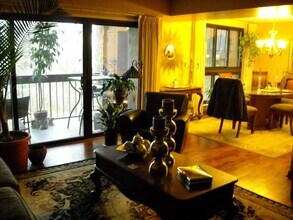 5120 Maris Ave, Unit 301 in Alexandria, VA - Foto de edificio - Building Photo