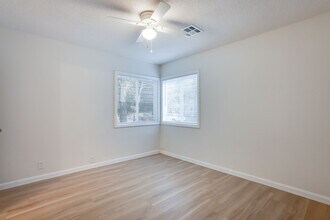 422 E Funston St in Wichita, KS - Building Photo - Building Photo