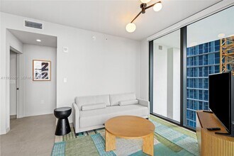 11 NE 6th St in Miami, FL - Building Photo - Building Photo