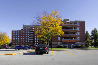 1035 Windsor Hill Blvd in Mississauga, ON - Building Photo - Building Photo