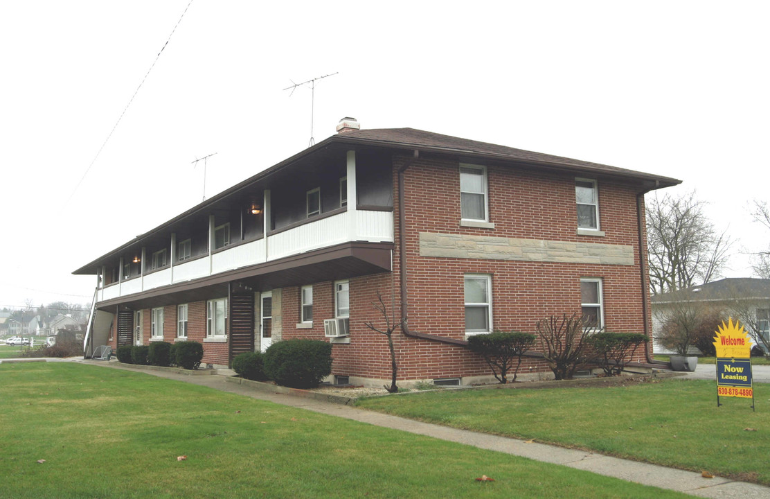 109 Hickory St in North Aurora, IL - Building Photo